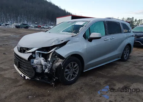 2021 Toyota Sienna Xle z USA, uszkodzony, nr VIN 5TDYSKFC7MS032490